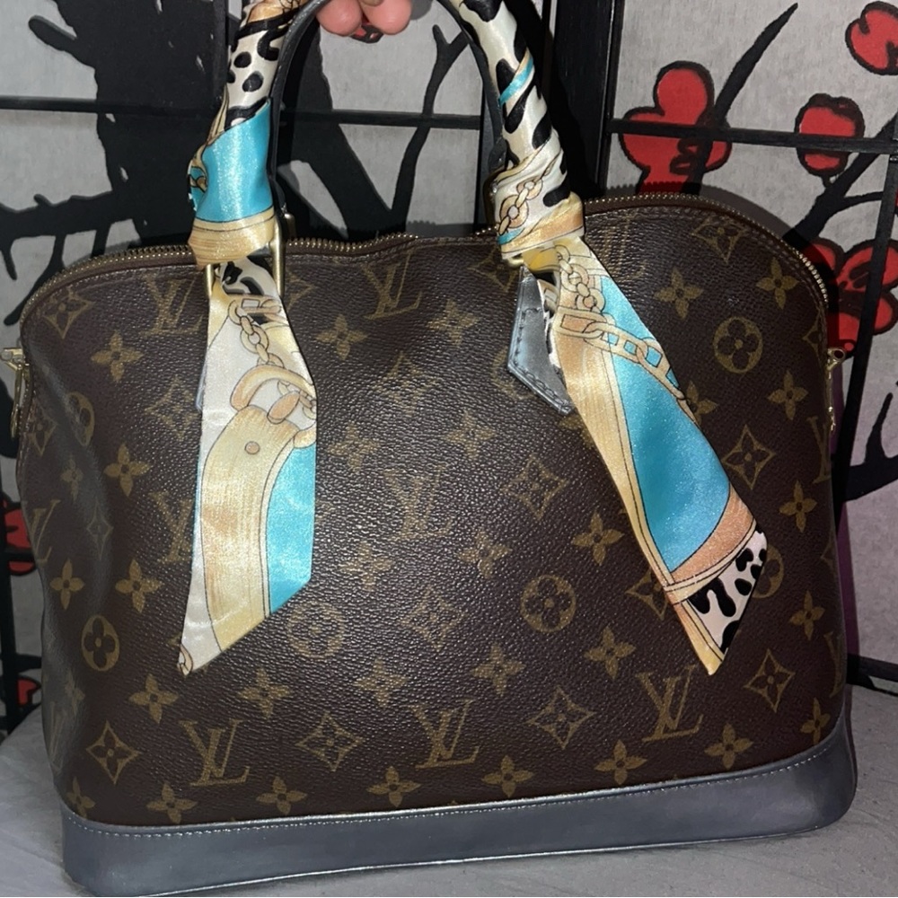 Authentic Louis Vuttion bag, I did have it reconstructed before.